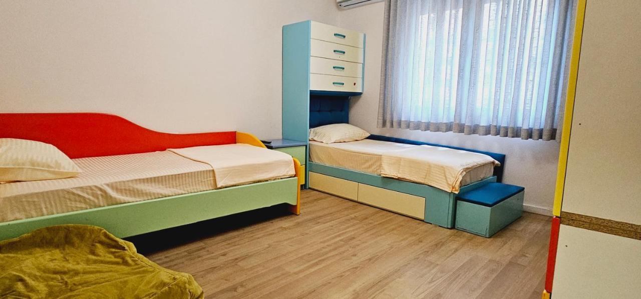 Discover Tirana From Our 3-Room Apartment With Free Parking-Komuna E Parisit Exterior photo