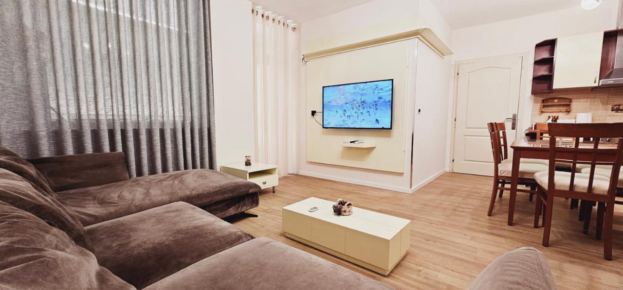 Discover Tirana From Our 3-Room Apartment With Free Parking-Komuna E Parisit Exterior photo